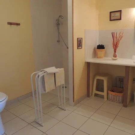 Chambres D'hotes Les Epinettes Bed & Breakfast 2*