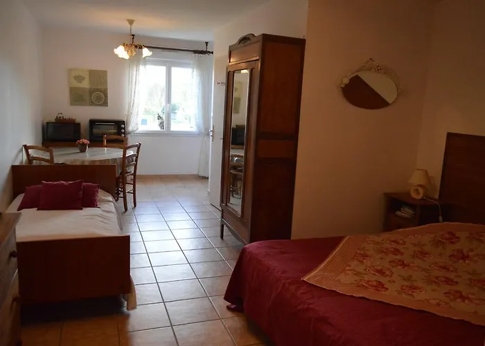 Chambres D'hotes Les Epinettes Bed & Breakfast