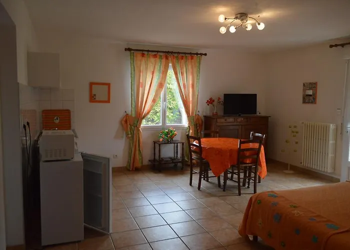 Chambres D'hotes Les Epinettes Bed & Breakfast 2*